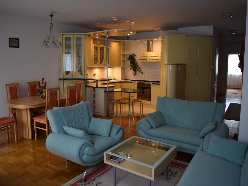 Dgm Apartment Varşovia Exterior foto