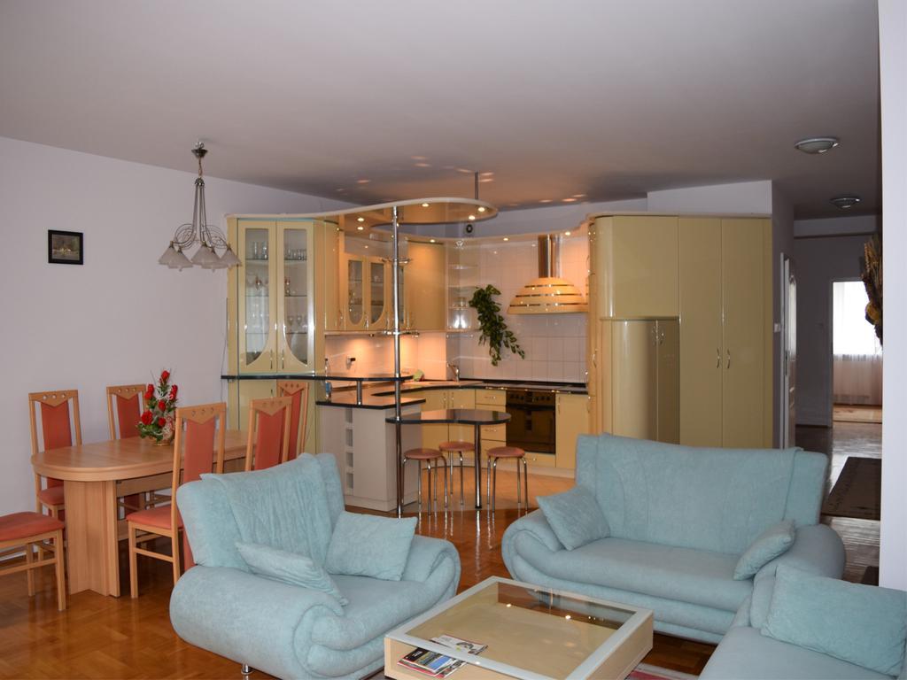 Dgm Apartment Varşovia Exterior foto